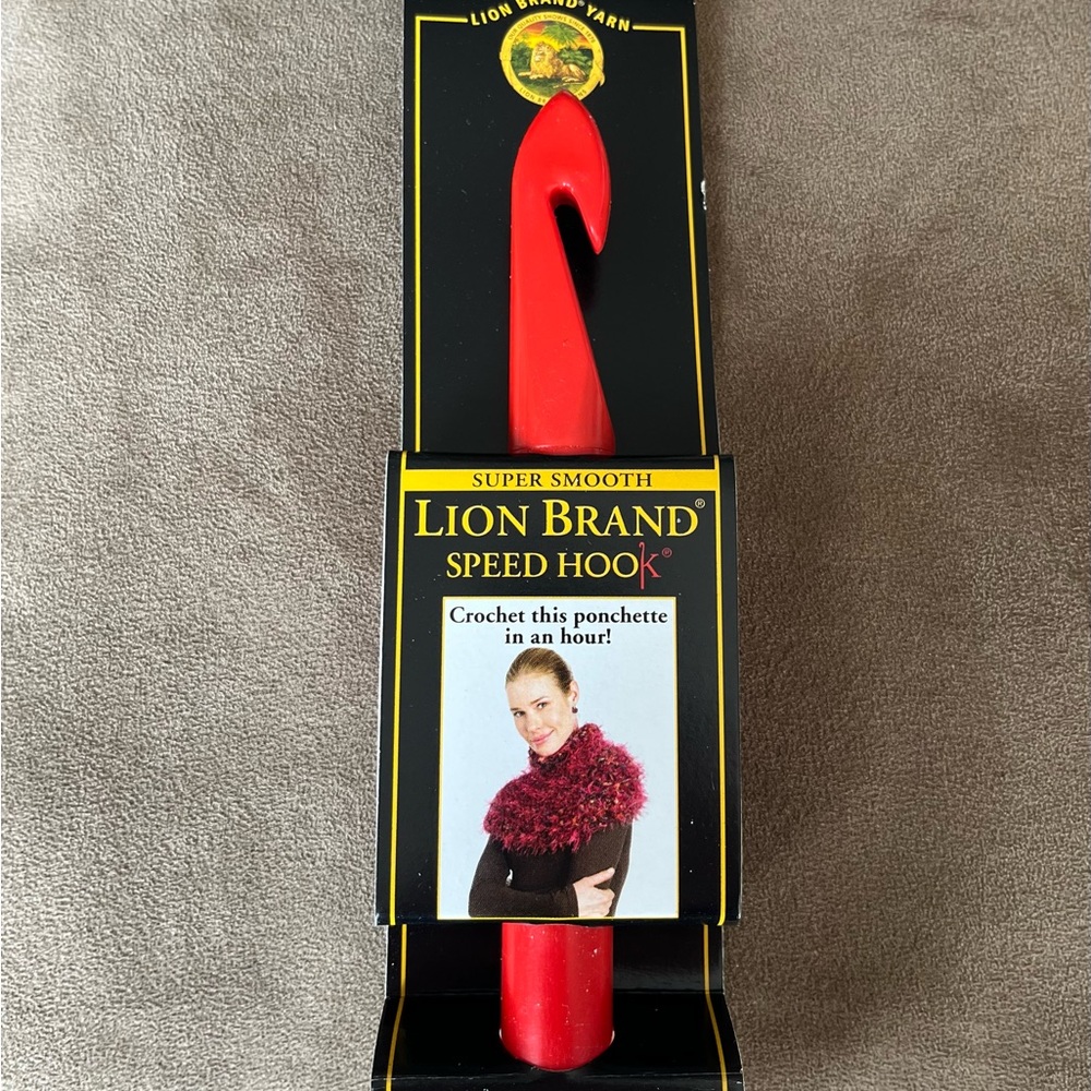 Lion Brand Large Sized plastic Crochet Hook. Size  S, 19.00mm